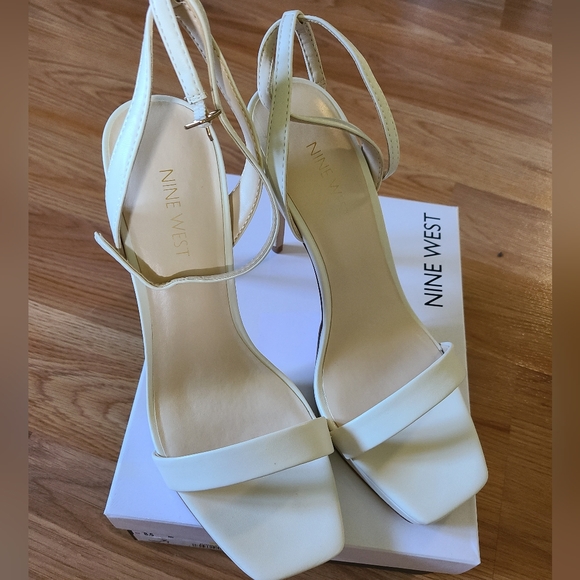 Nine West Ivory Heels - Picture 3 of 8